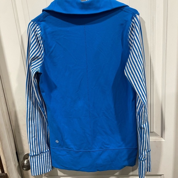 Lululemon Athletica Luon zip-up jacket size 6. This is so 🥰 cute Beautiful blue - Picture 2 of 9